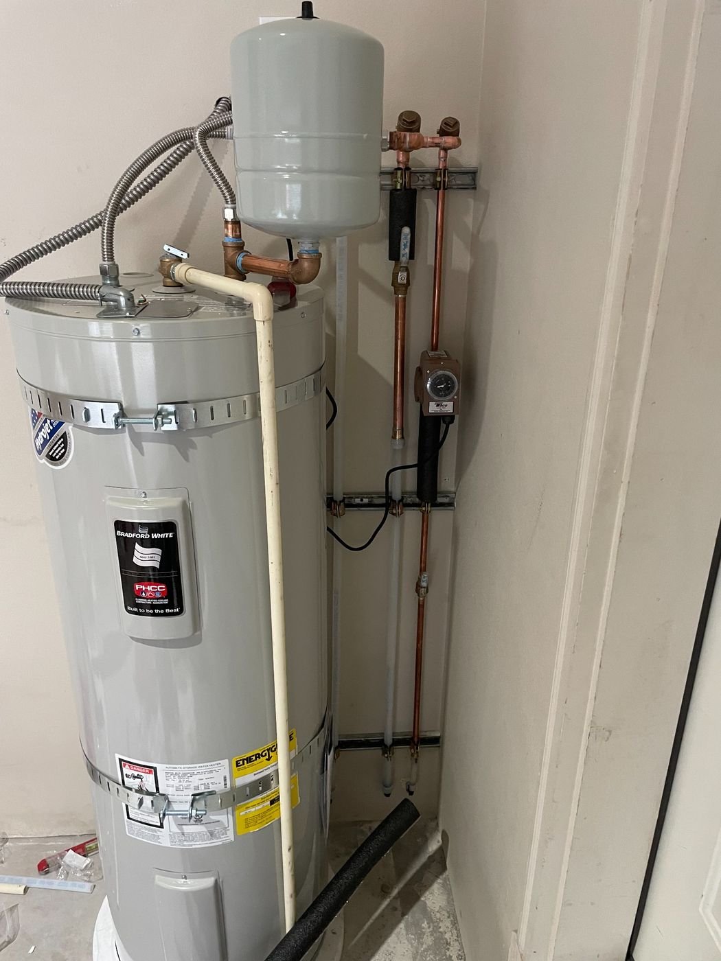 Tank-style water heater installed by Sonlight Plumbing